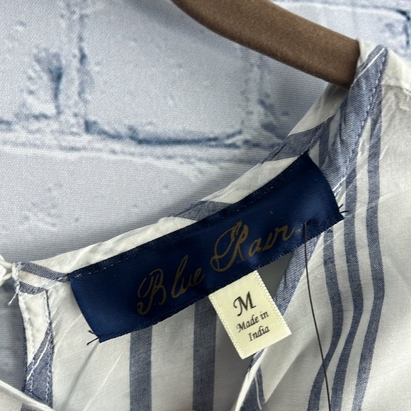 Francesca‘s Blue Rain, white and blue striped blouse women’s size‎ medium NWT - Picture 2 of 5